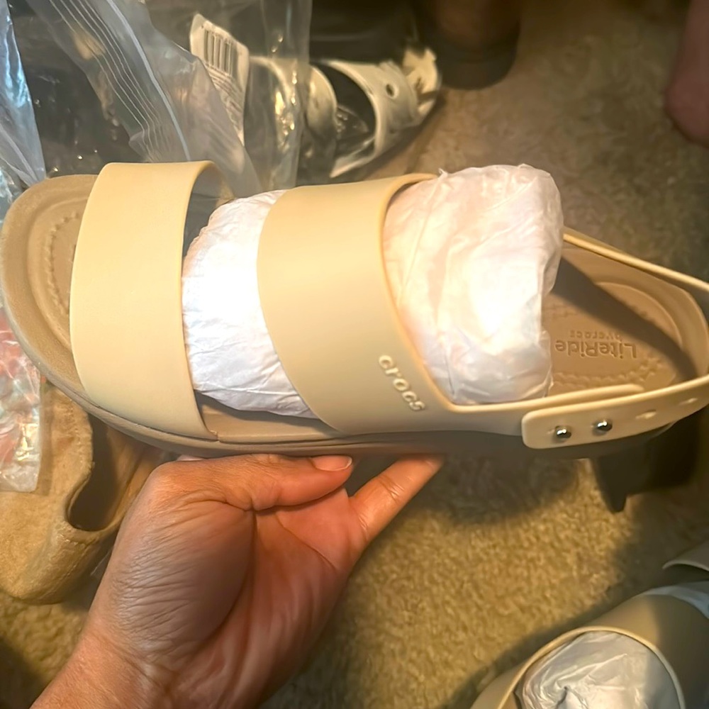 Crocs Brooklyn- Too small… never worn